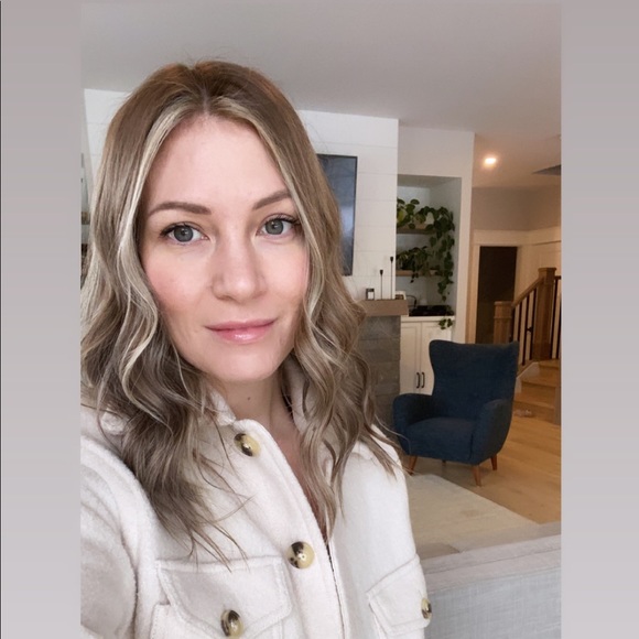 Meet your Posher, Brittney - Picture 1 of 1